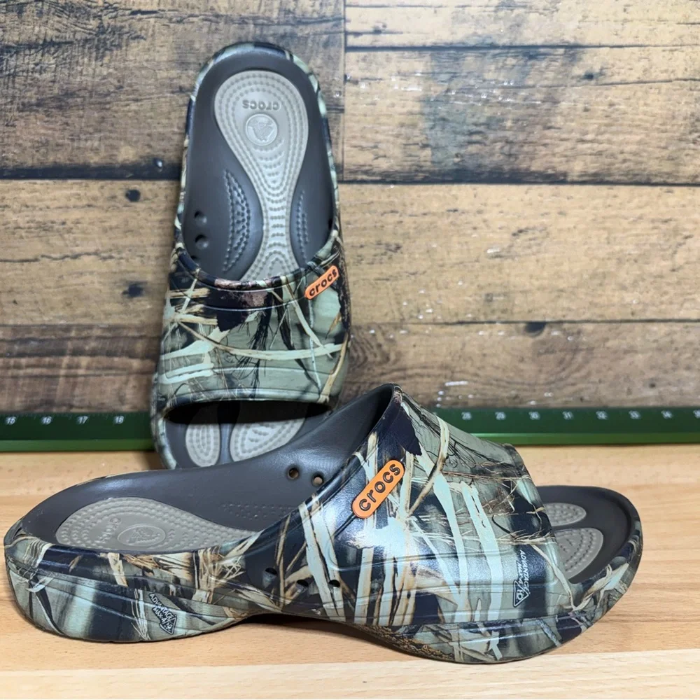 NEW- CROCS Men's Green Camouflage Sandals m9 w11 unisex
